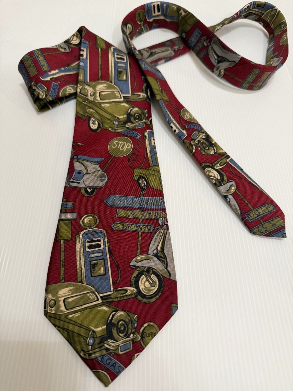 WINDSOR Vintage 100% Silk Tie California Road Trip Cars Novelty Print Red